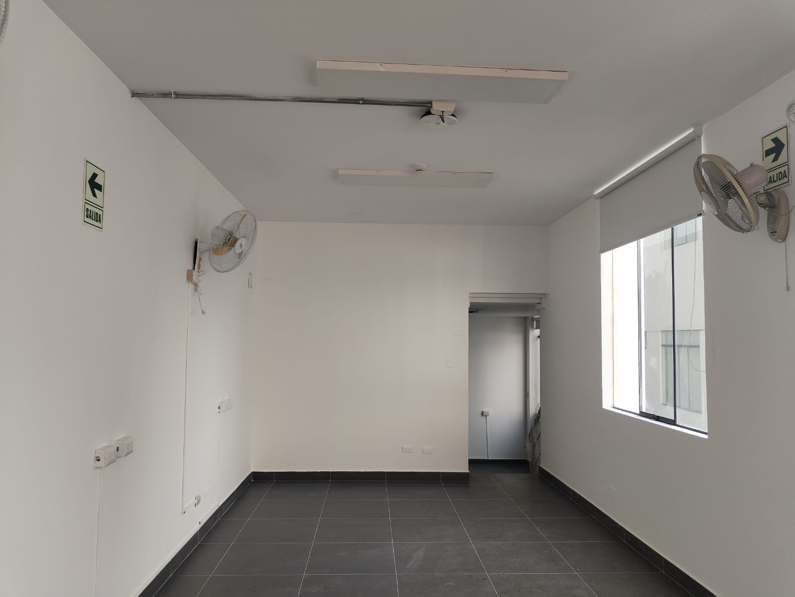 Acabado final de piso instalado