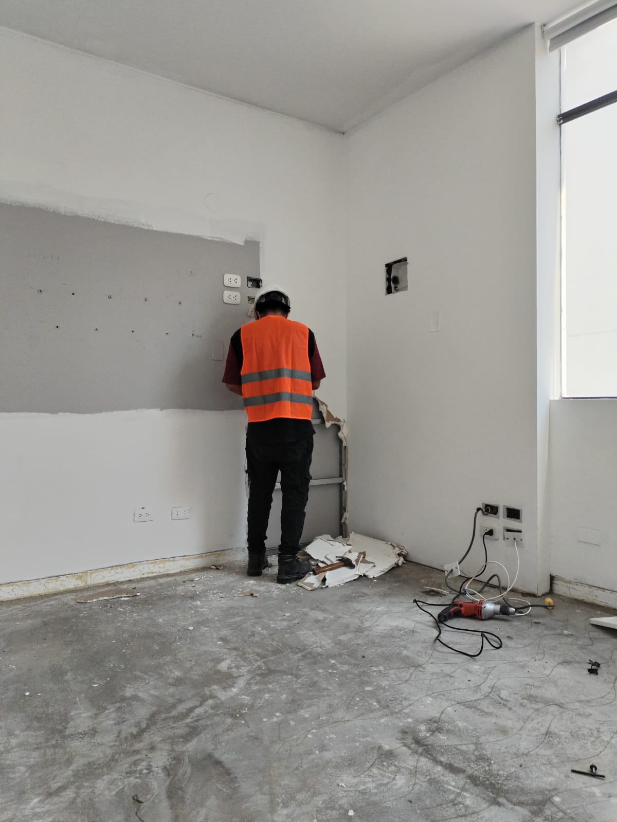 Desmontaje de muro drywall existente
