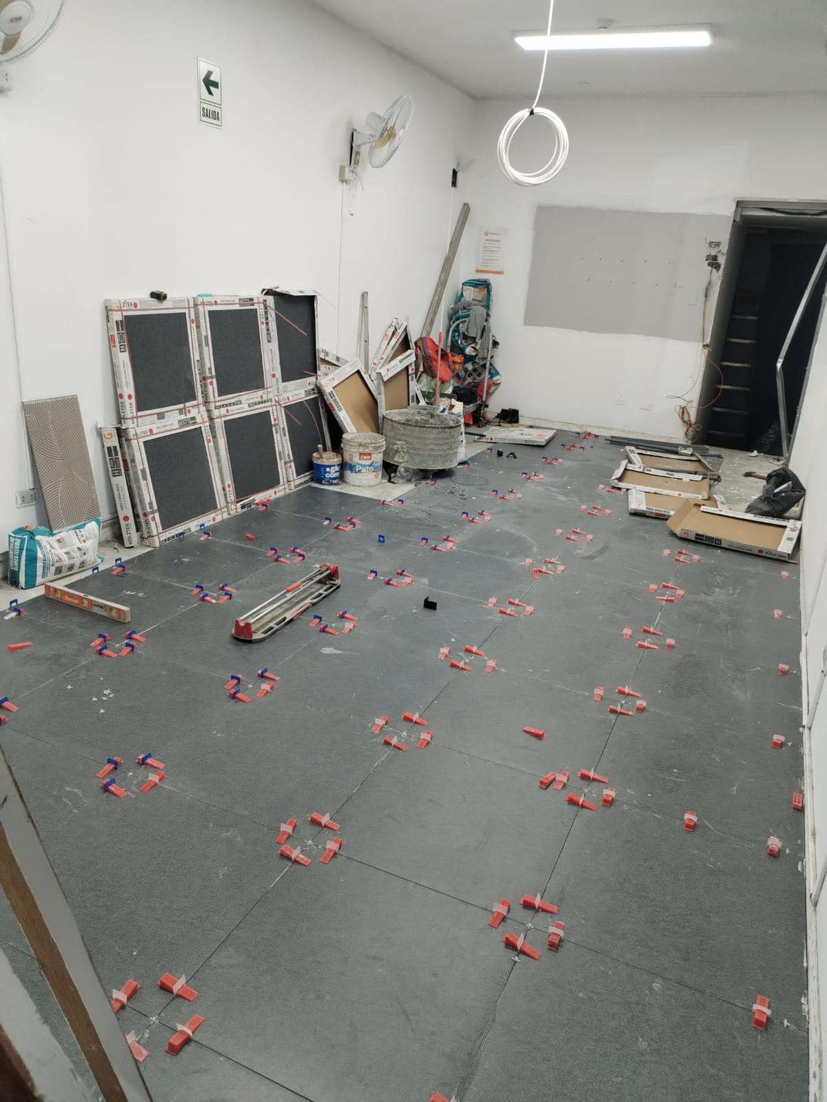 Instalación de porcelanato cementicio 60 x 60 cm